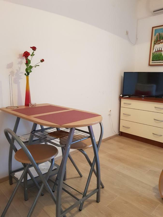 Beach Apartment Ana With Sea View, Balcony, Garden & Bbq, Murter - Dalmatia エクステリア 写真