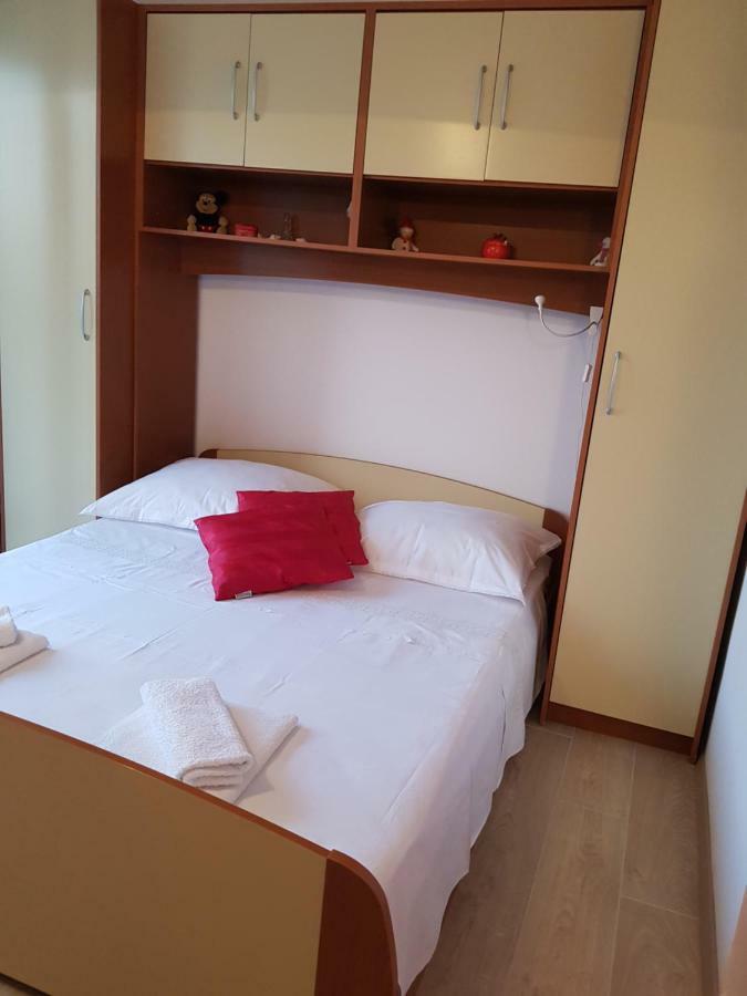 Beach Apartment Ana With Sea View, Balcony, Garden & Bbq, Murter - Dalmatia エクステリア 写真